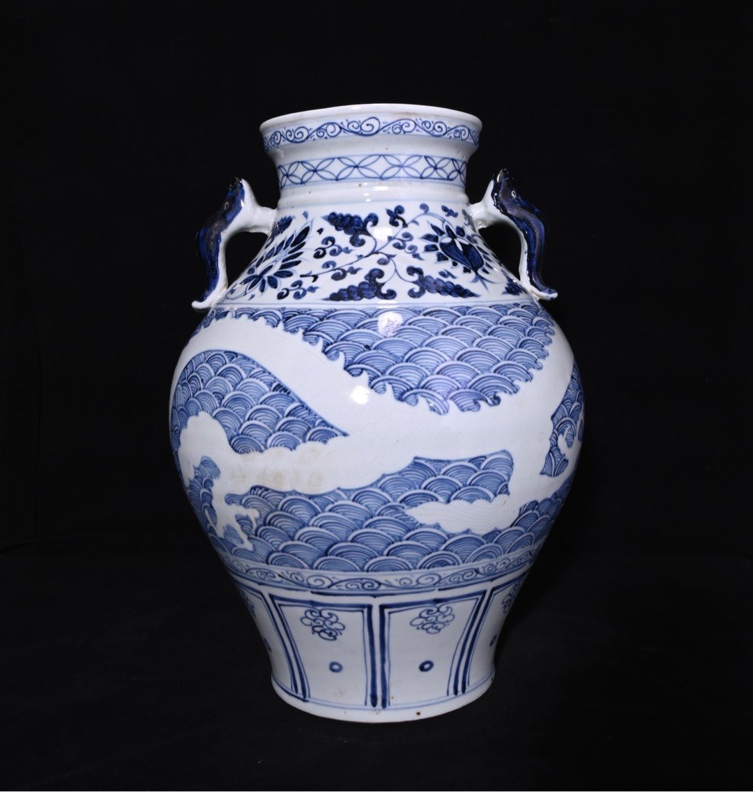 Chinese blue and white porcelain vase