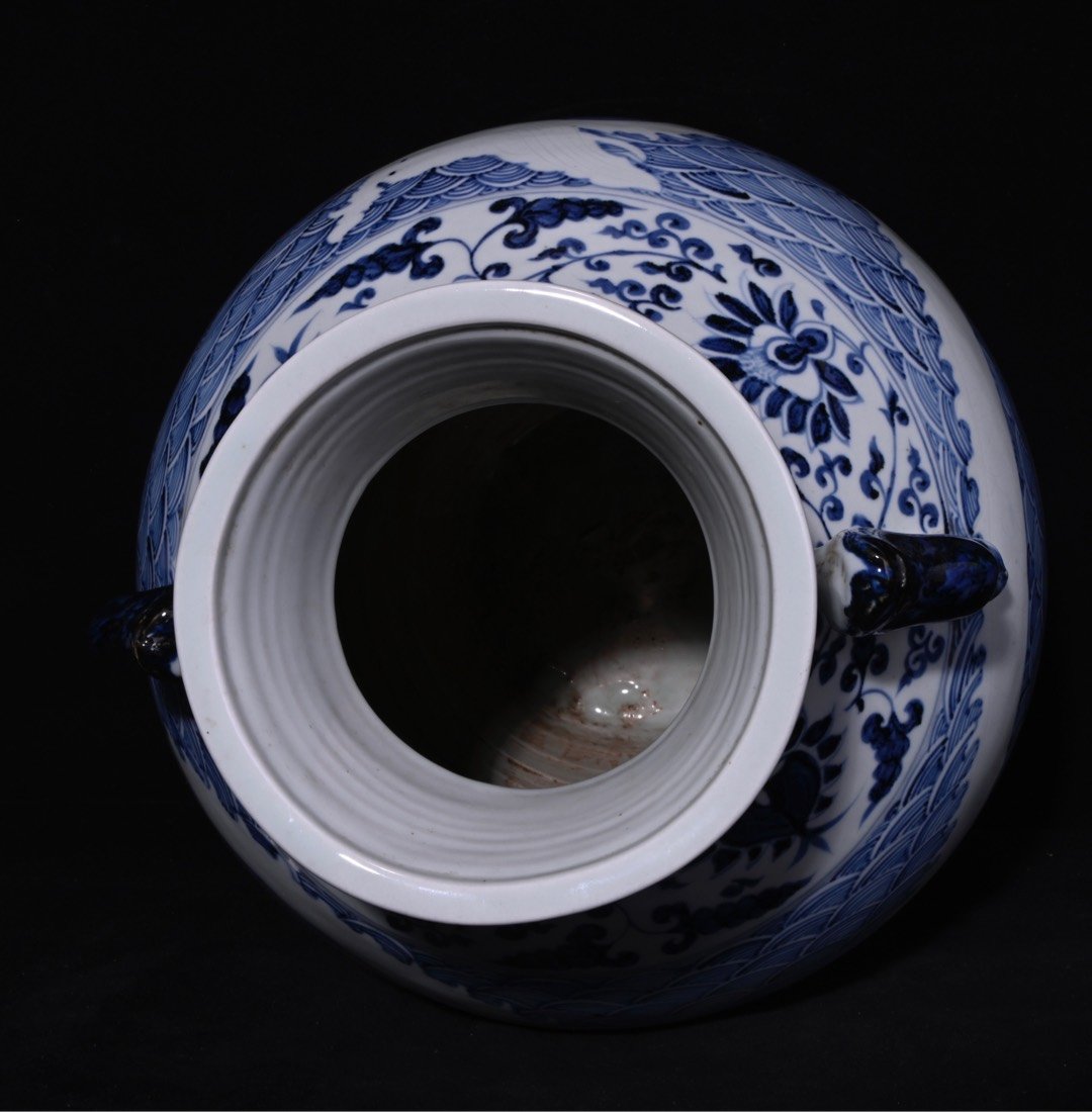 Chinese blue and white porcelain vase