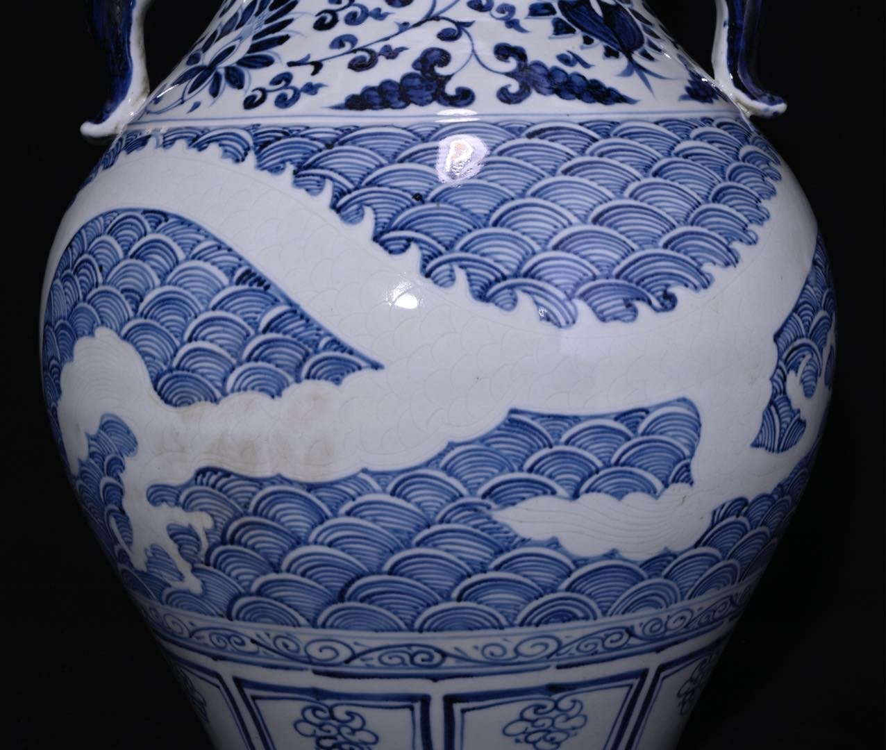 Chinese blue and white porcelain vase
