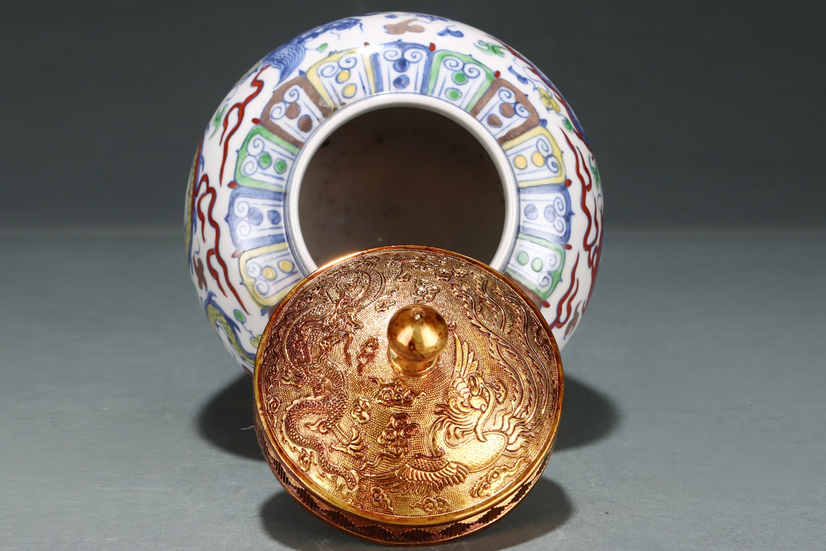Chinese doucai porcelain jar