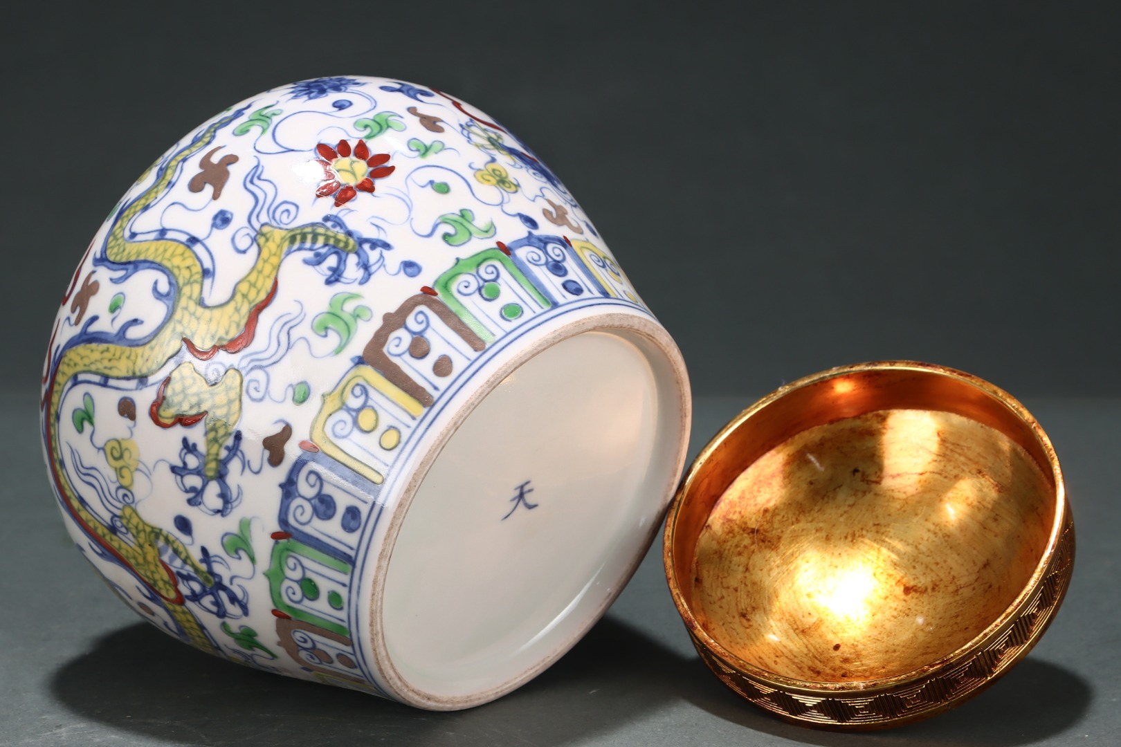 Chinese doucai porcelain jar
