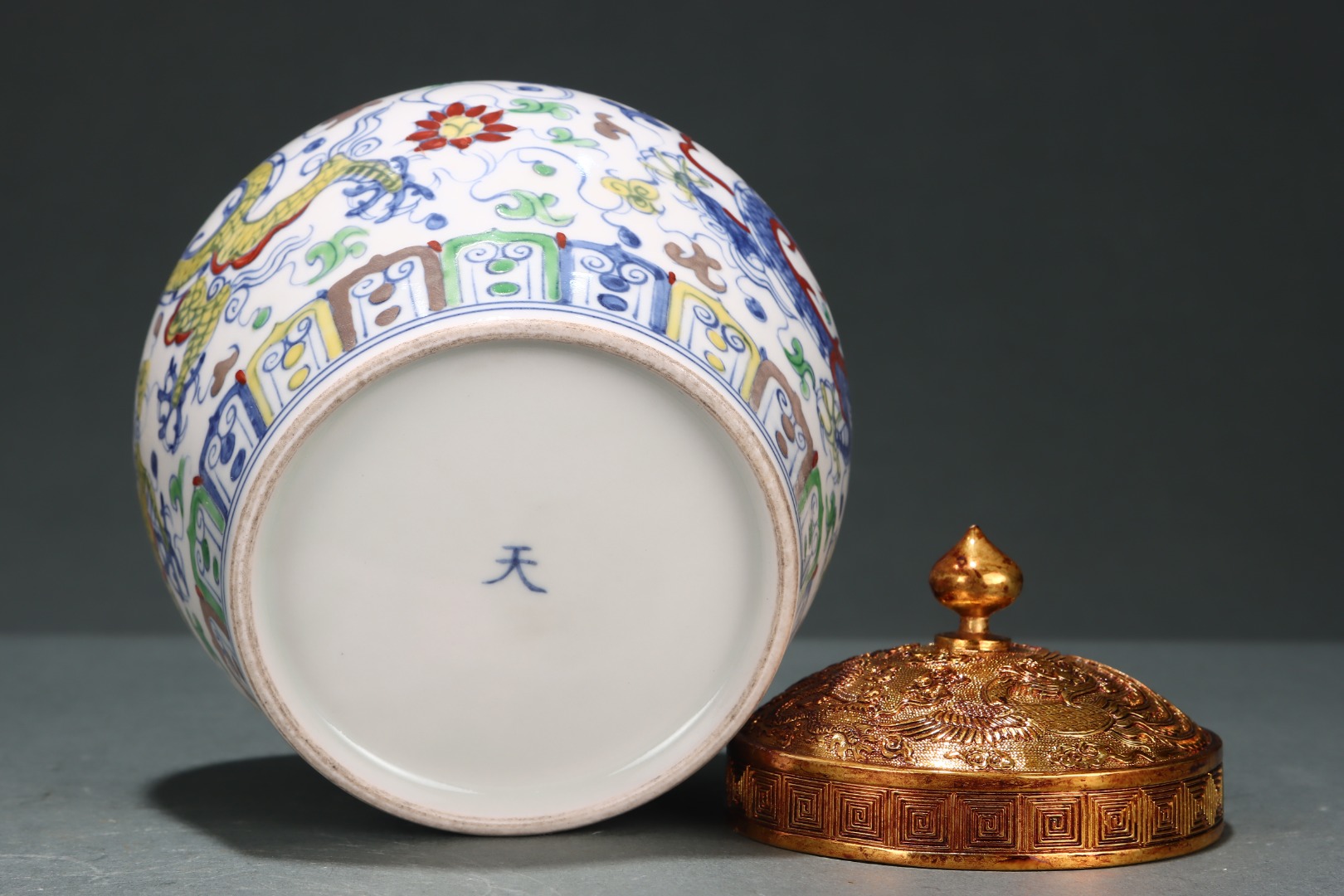 Chinese doucai porcelain jar