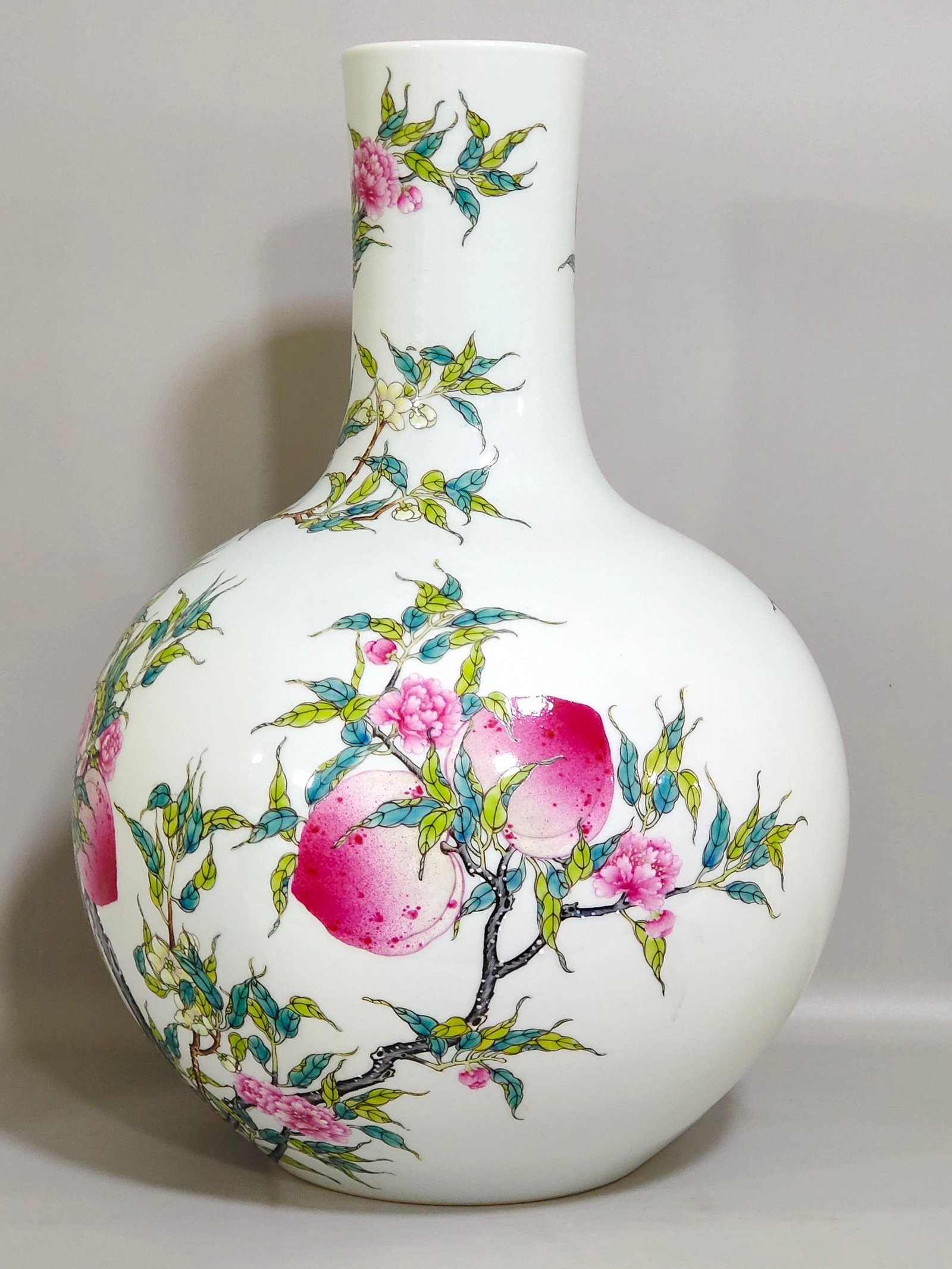 Chinese famille rose porcelain vase