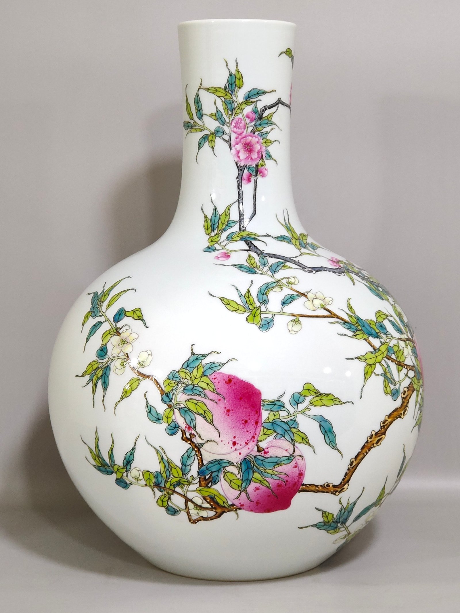 Chinese famille rose porcelain vase