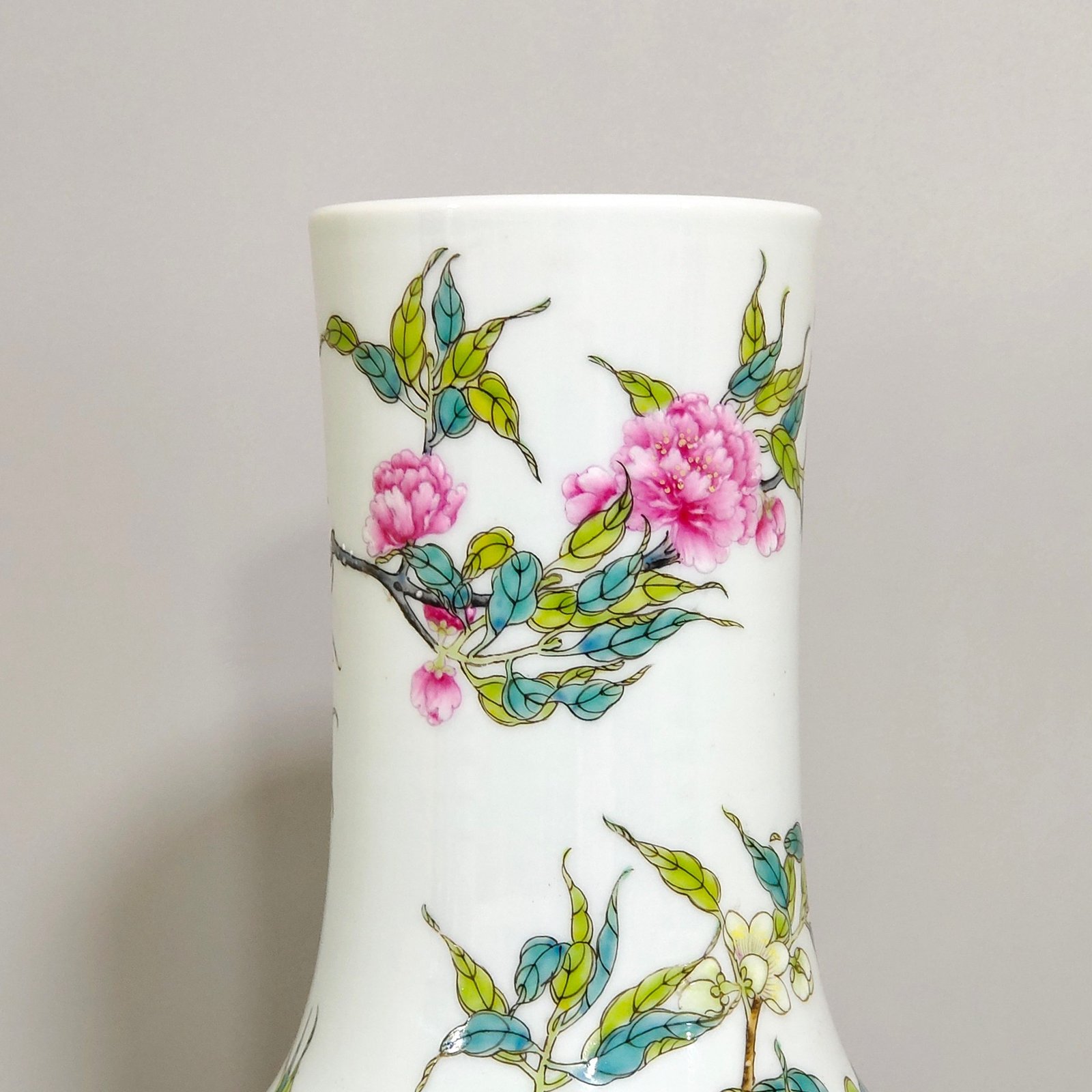 Chinese famille rose porcelain vase