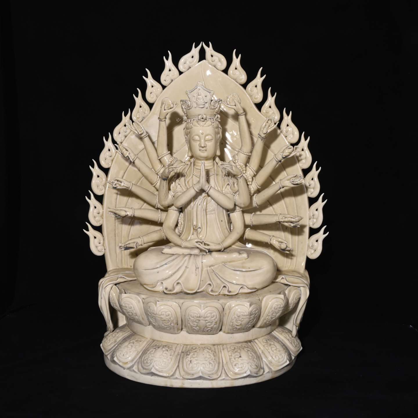 Chinese dehua porcelain buddha figure