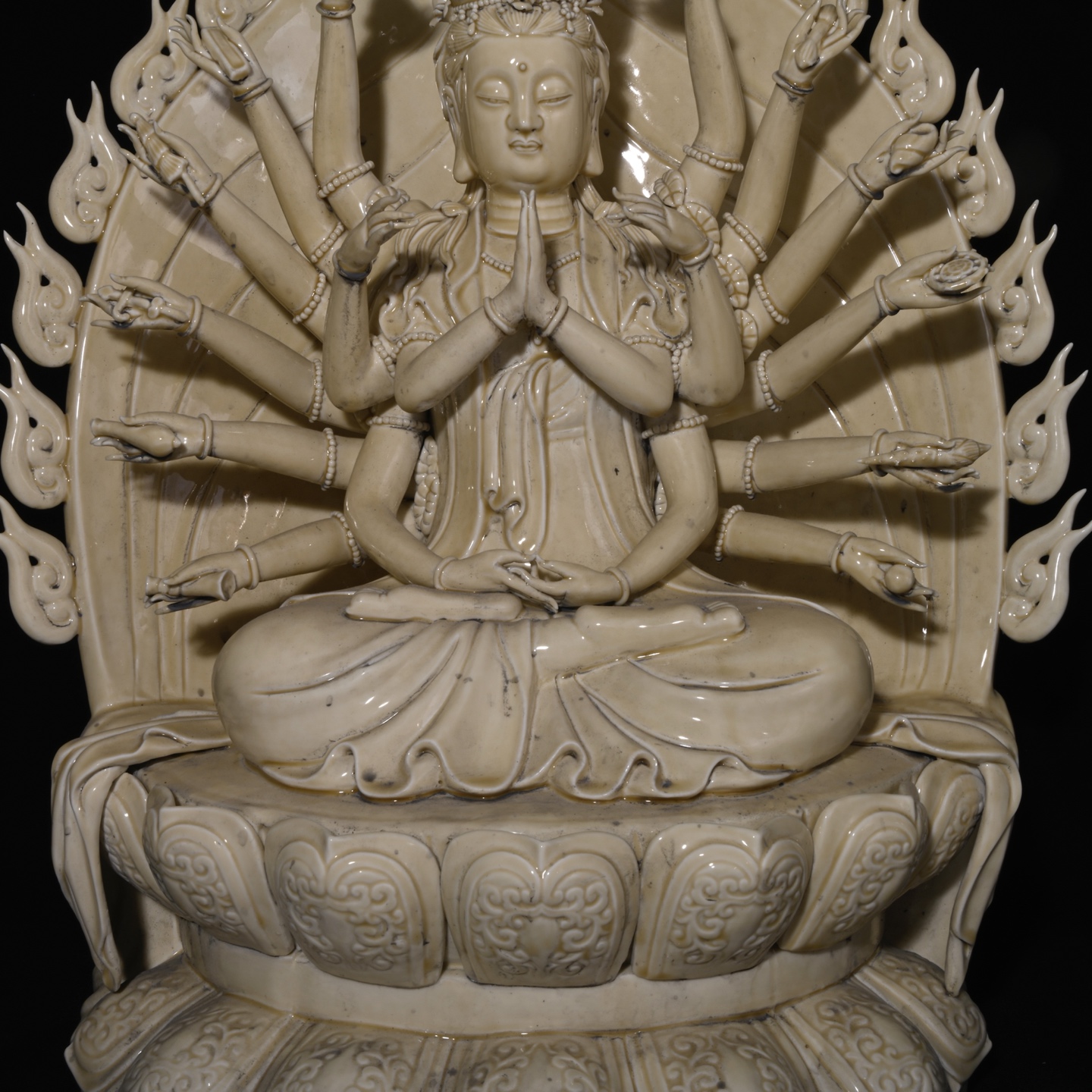 Chinese dehua porcelain buddha figure