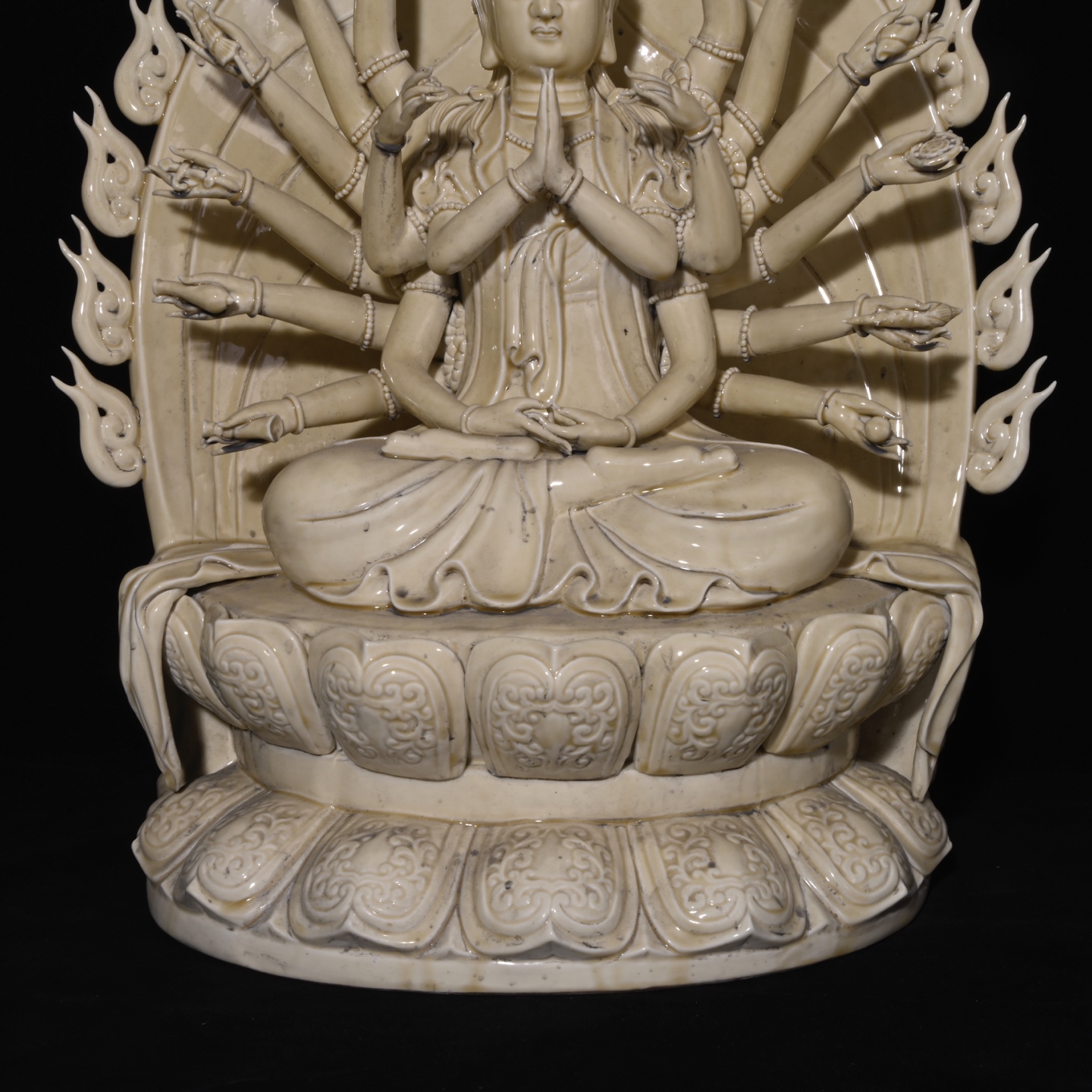 Chinese dehua porcelain buddha figure