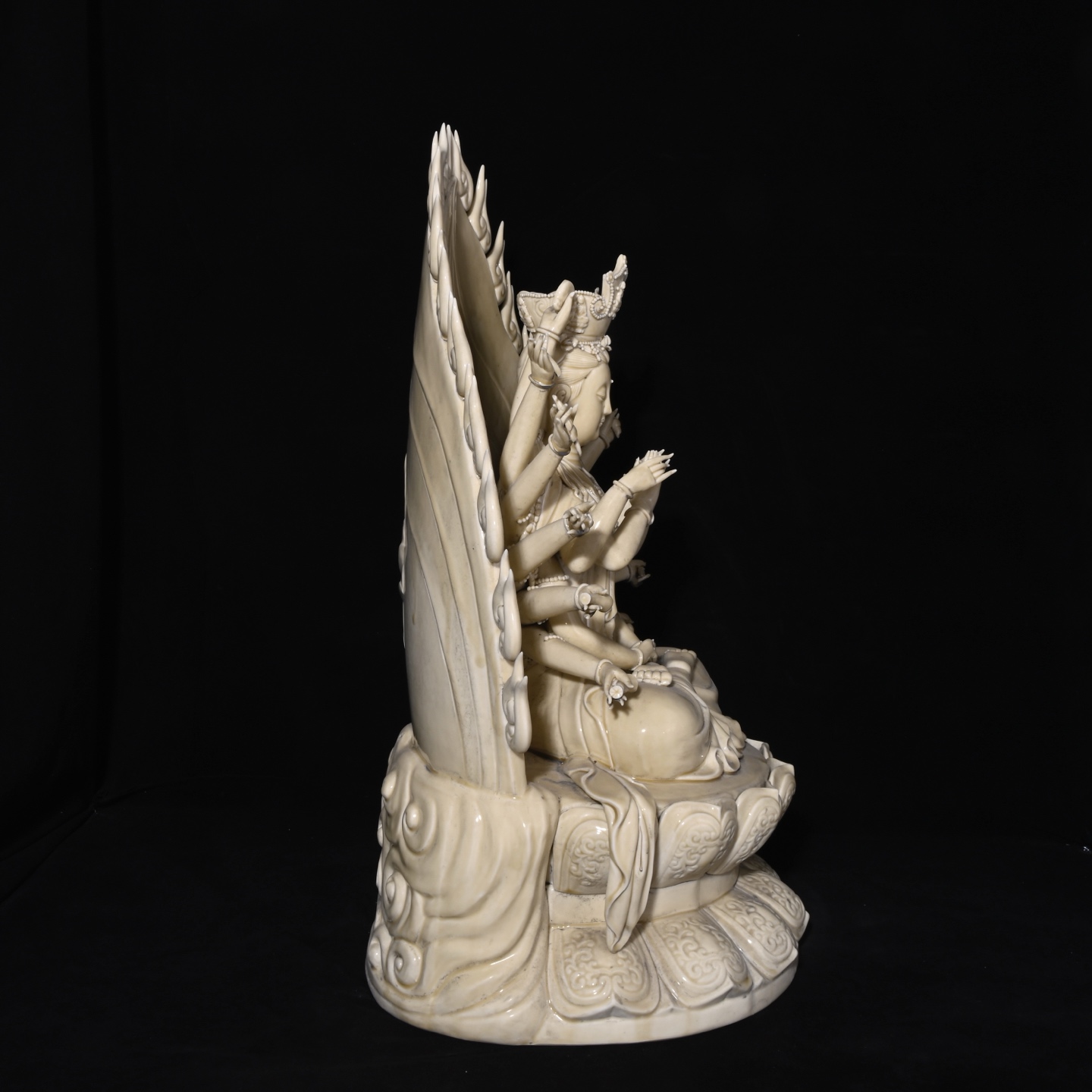 Chinese dehua porcelain buddha figure