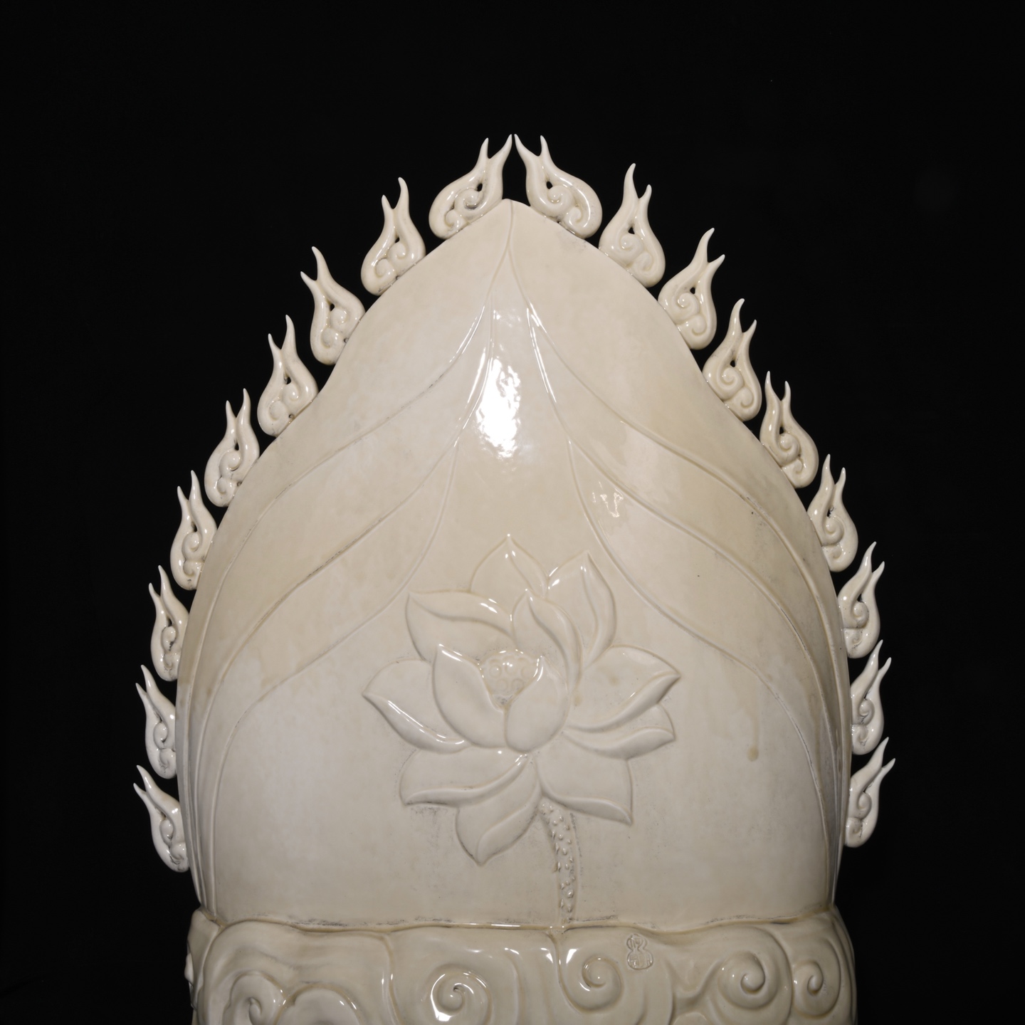 Chinese dehua porcelain buddha figure