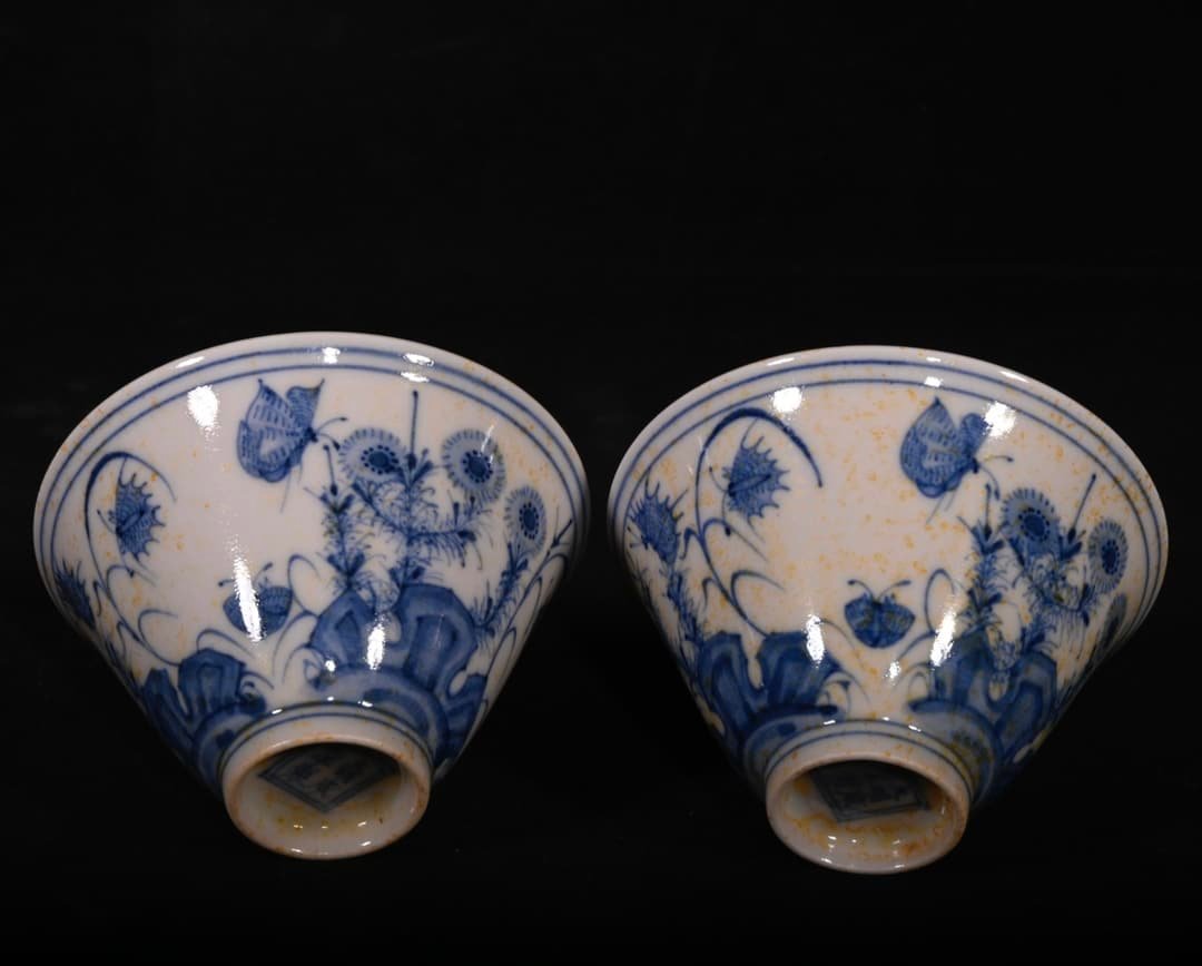 Chinese blue and white porcelain bowl pair
