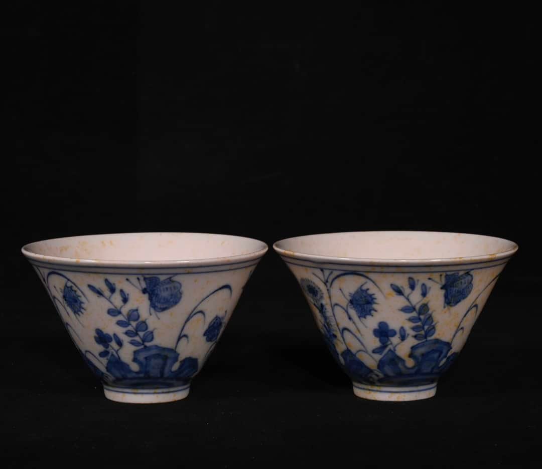 Chinese blue and white porcelain bowl pair