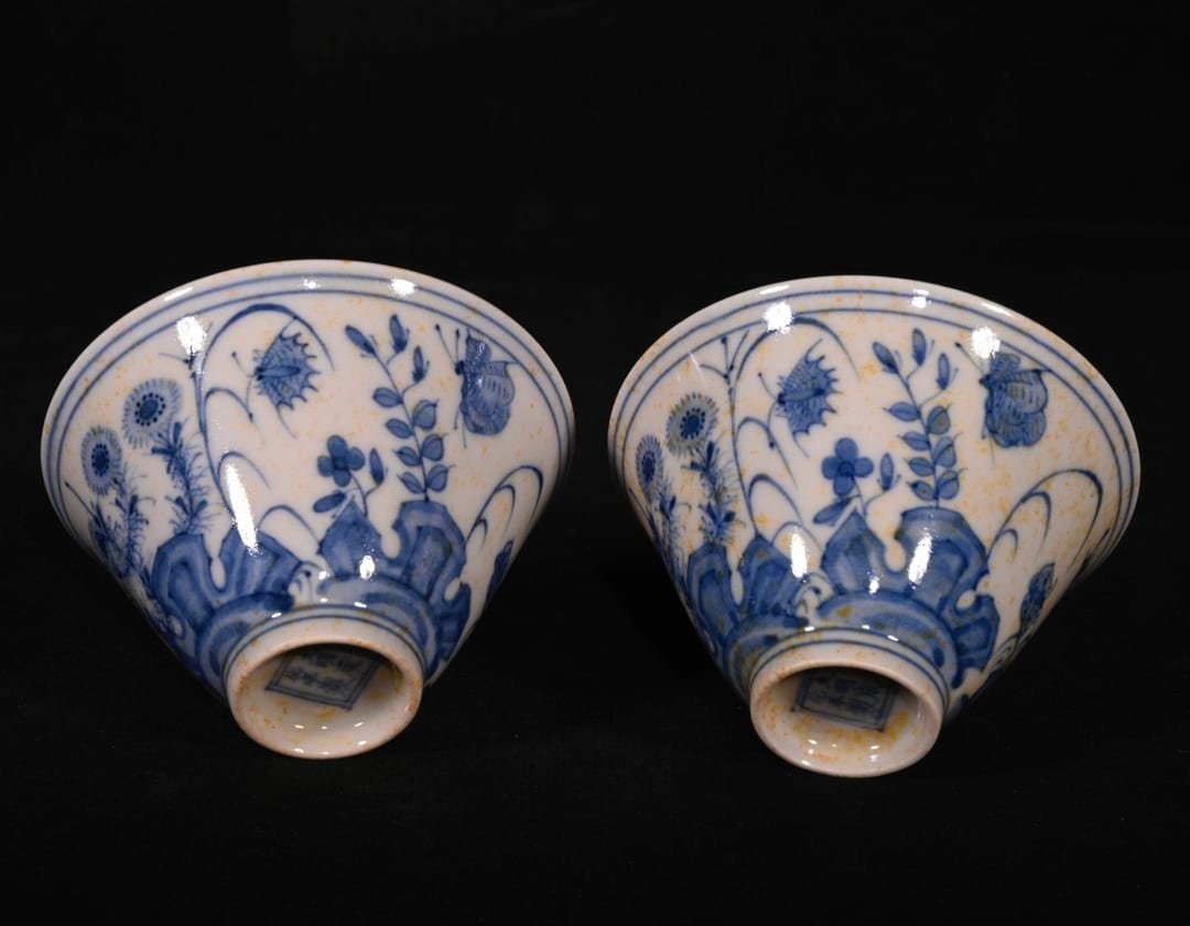 Chinese blue and white porcelain bowl pair