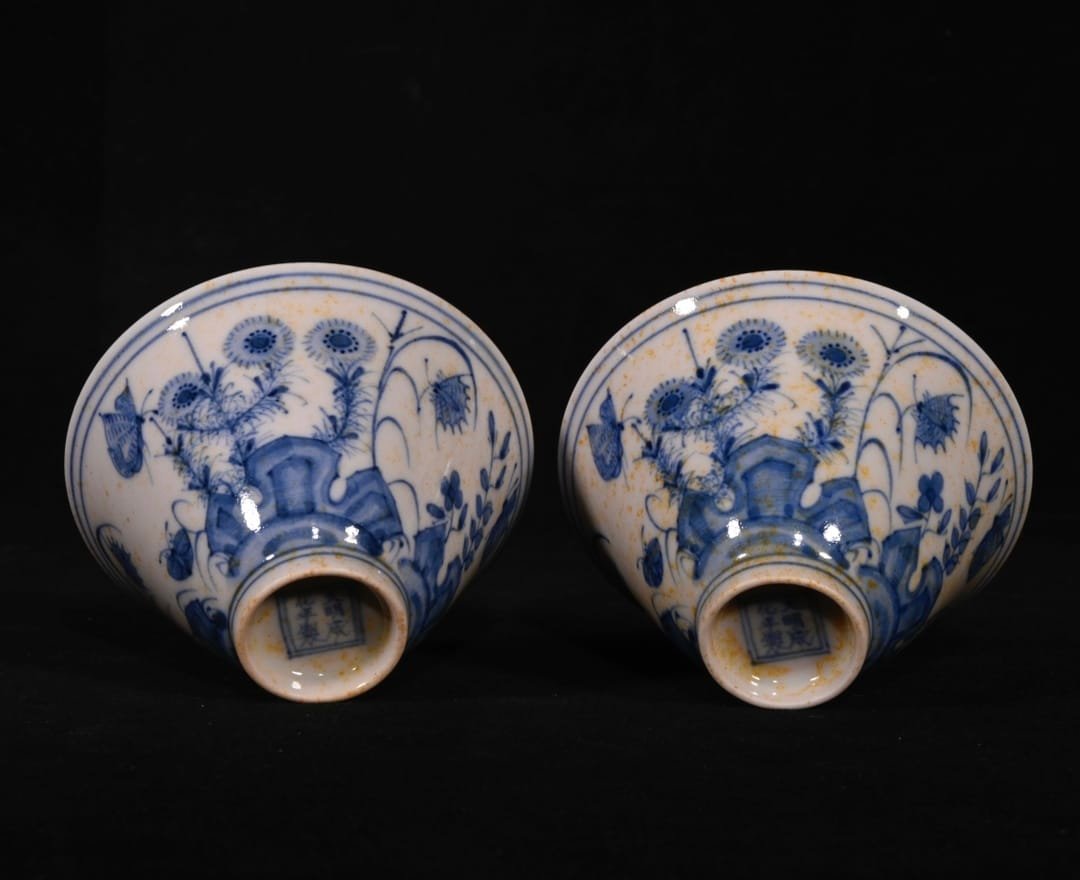 Chinese blue and white porcelain bowl pair