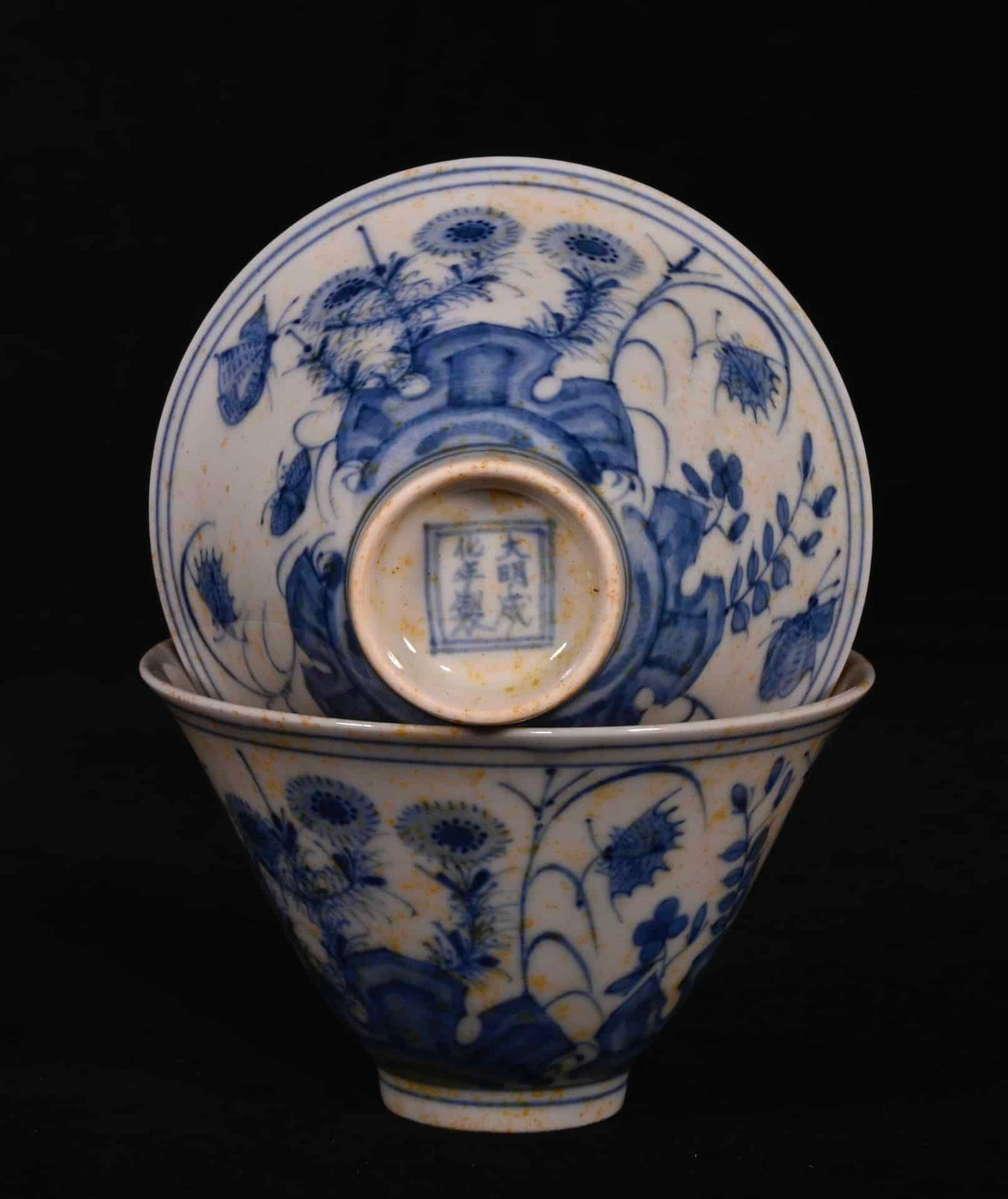 Chinese blue and white porcelain bowl pair