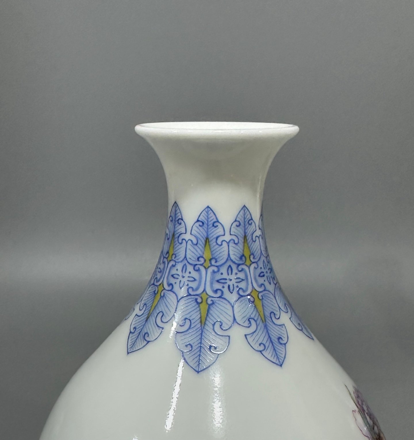 Qing Dynasty Qianlong enamel flower and bird jade Fuchun vase