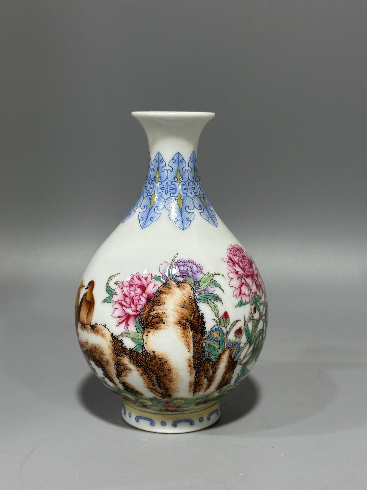 Qing Dynasty Qianlong enamel flower and bird jade Fuchun vase