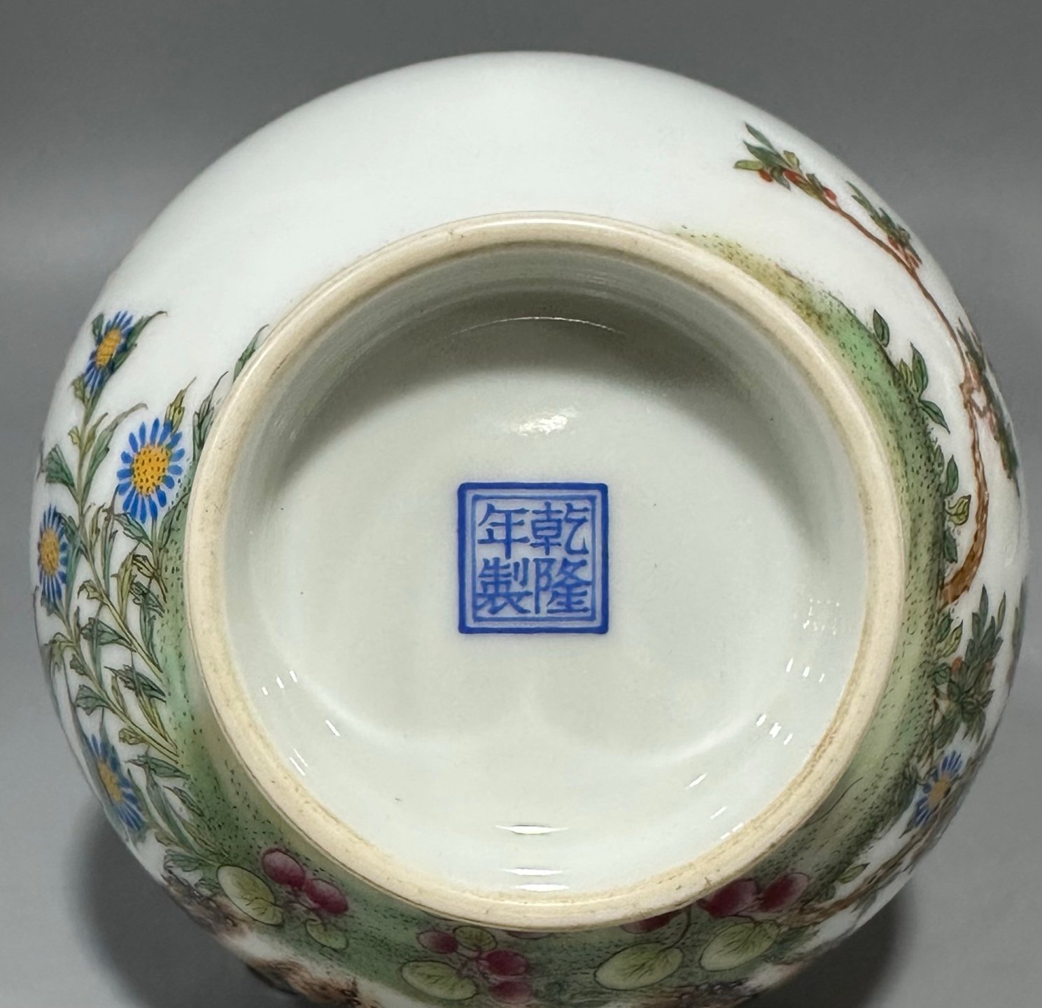 Qing Dynasty Qianlong enamel flower and bird jade Fuchun vase