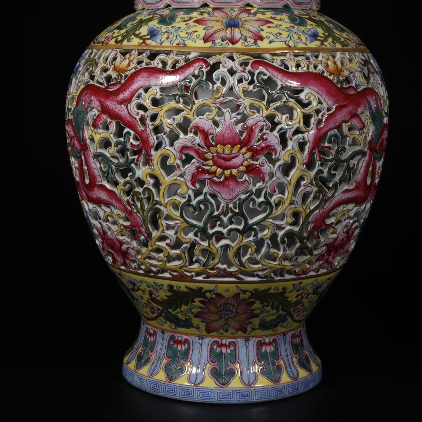 Qing Dynasty Qianlong yellow ground pastel painted gold-wrapped lotus flower hollow chilong revolving vase
