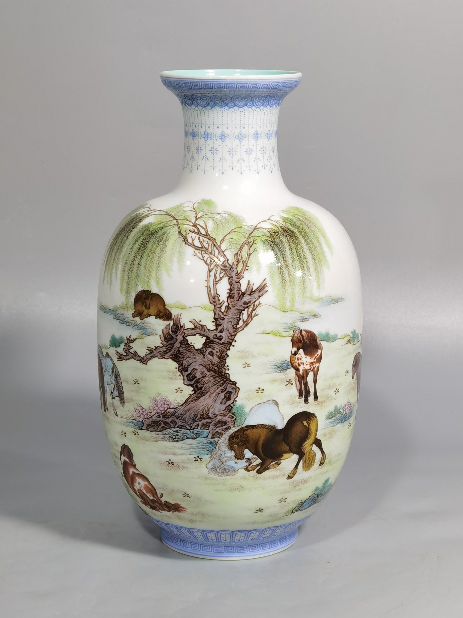 Qing Dynasty Qianlong thin carcass with green edges on top and bottom pastel lantern vase