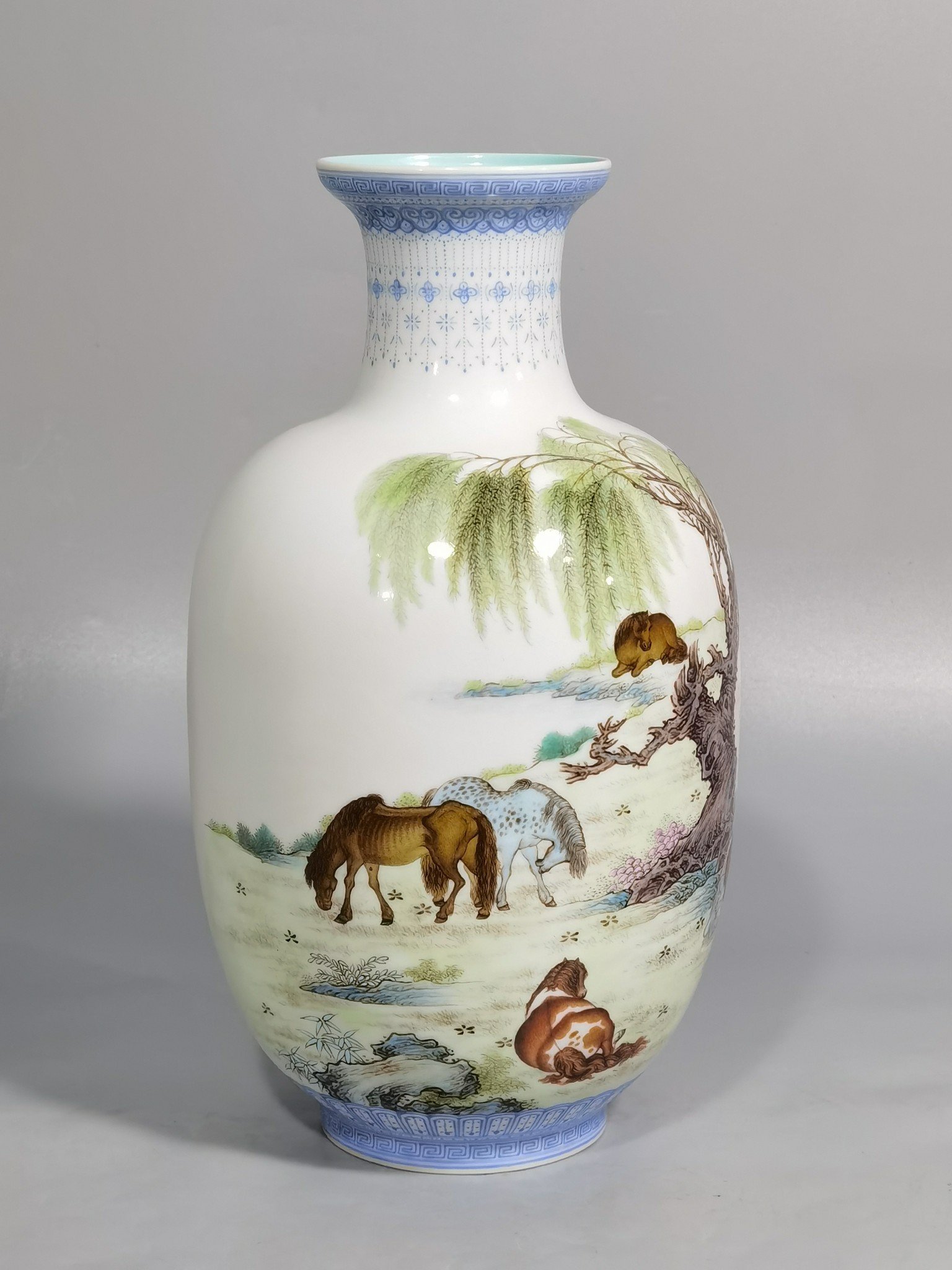 Qing Dynasty Qianlong thin carcass with green edges on top and bottom pastel lantern vase
