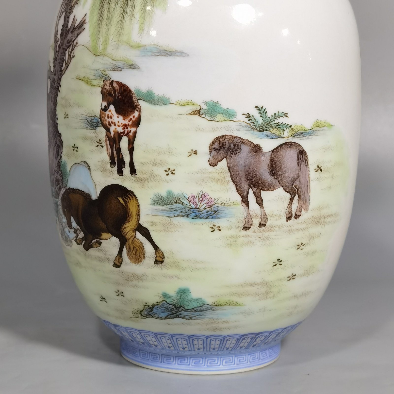 Qing Dynasty Qianlong thin carcass with green edges on top and bottom pastel lantern vase