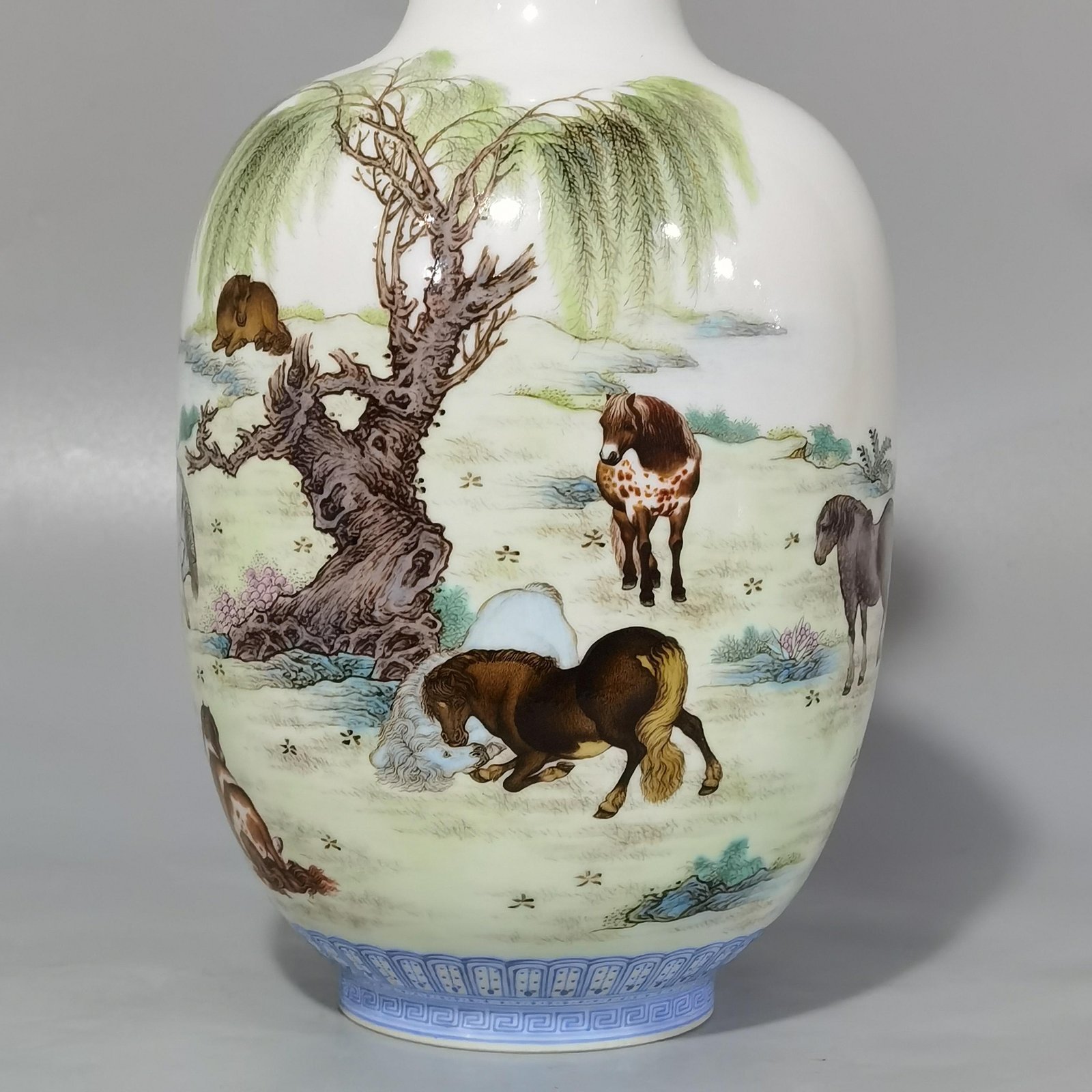 Qing Dynasty Qianlong thin carcass with green edges on top and bottom pastel lantern vase