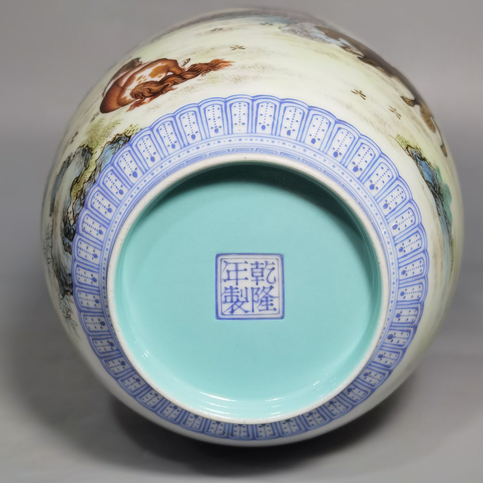 Qing Dynasty Qianlong thin carcass with green edges on top and bottom pastel lantern vase