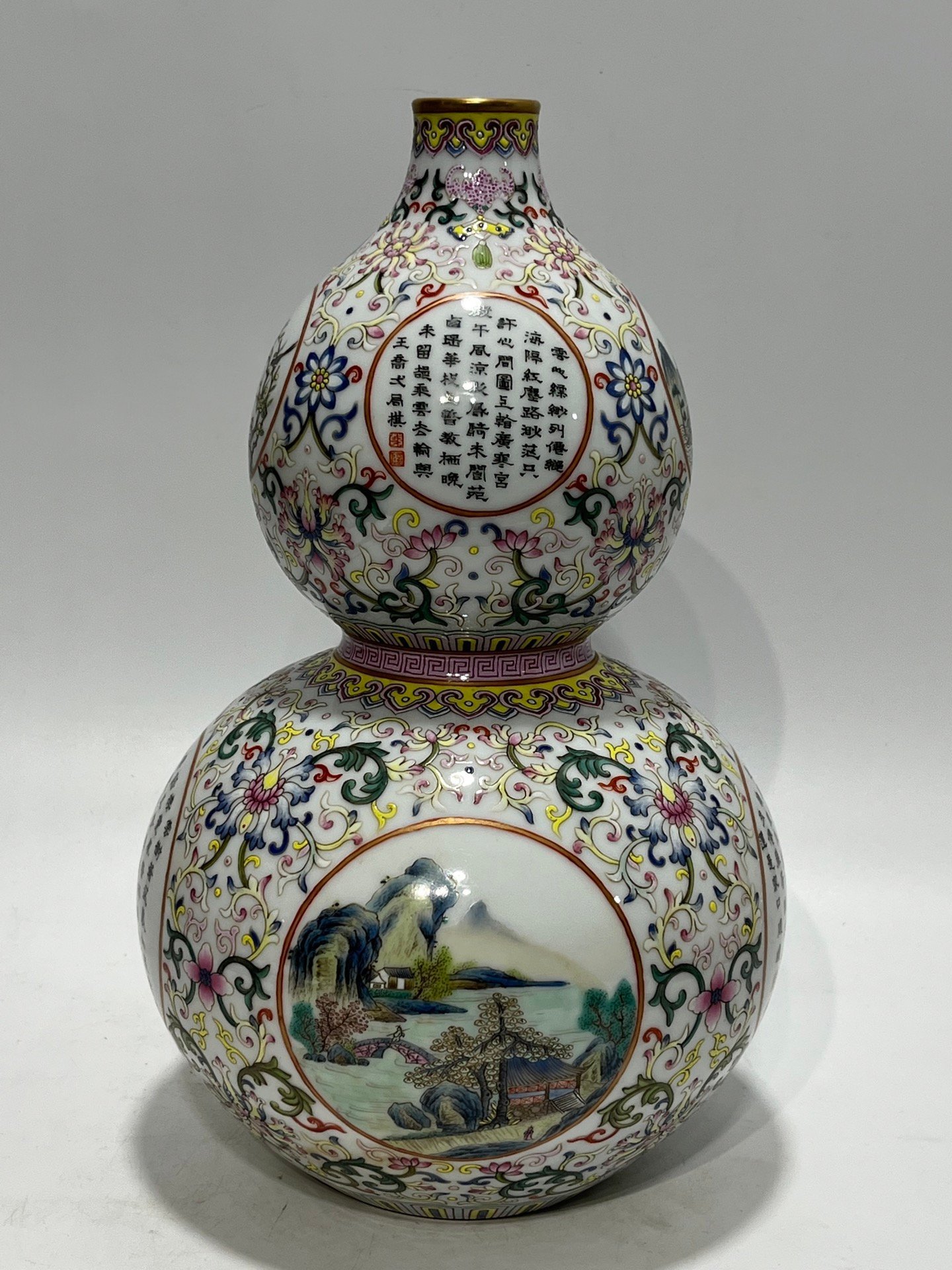 Qing Dynasty Qianlong pastel window gourd vase with flowers