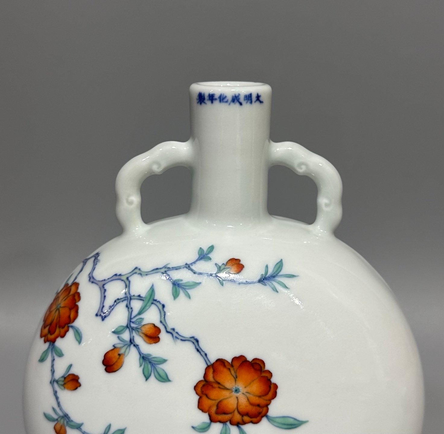 Ming Dynasty Qianlong Chenghua period moon-wrapped vase