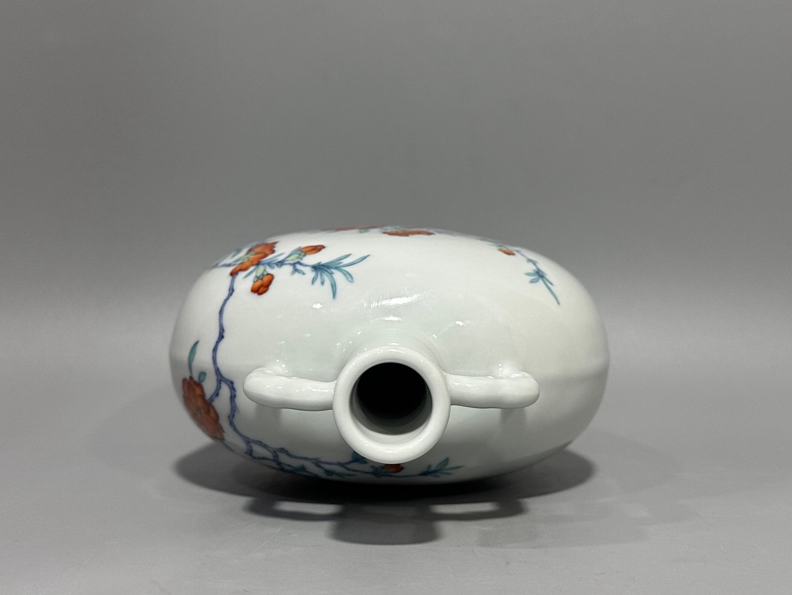 Ming Dynasty Qianlong Chenghua period moon-wrapped vase