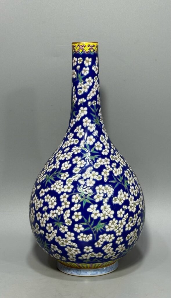 Qing Dynasty Qianlong sapphire blue ice plum vase