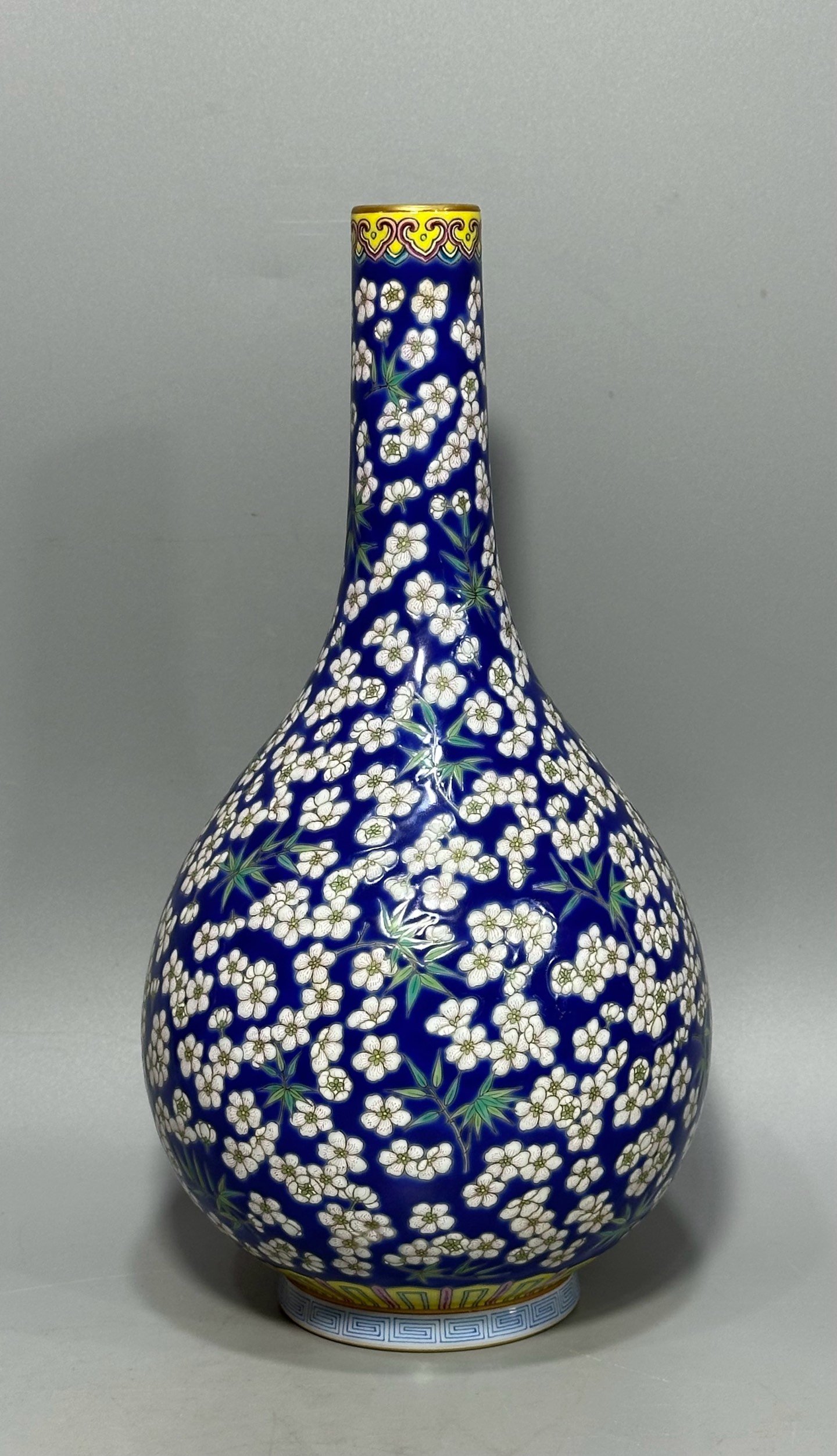 Qing Dynasty Qianlong sapphire blue ice plum vase