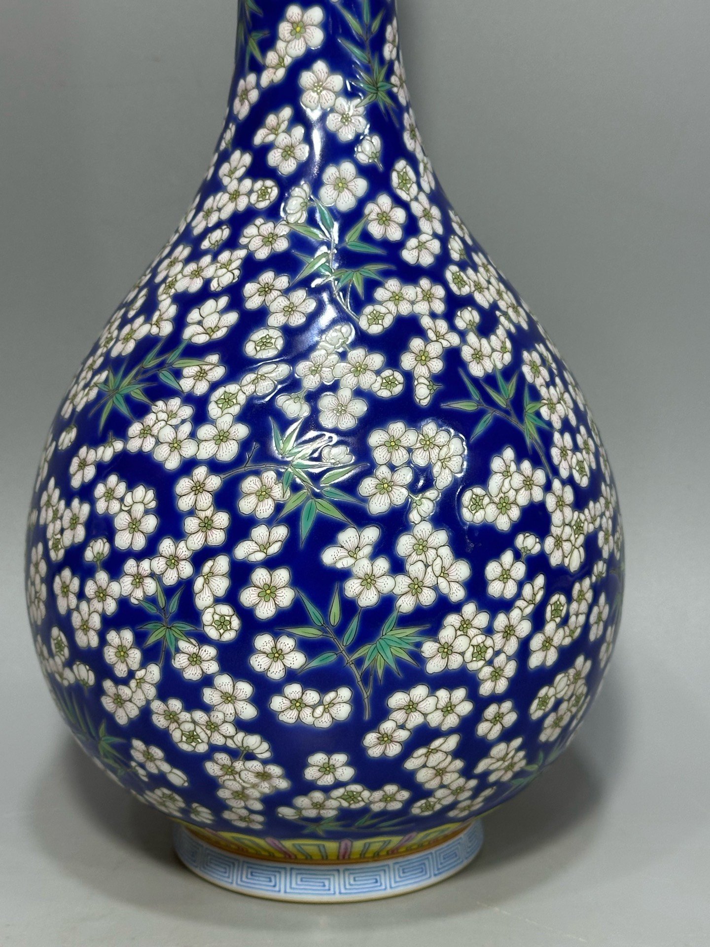 Qing Dynasty Qianlong sapphire blue ice plum vase