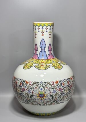 Qing Dynasty Qianlong an enamel-colored lucky celestial sphere vase