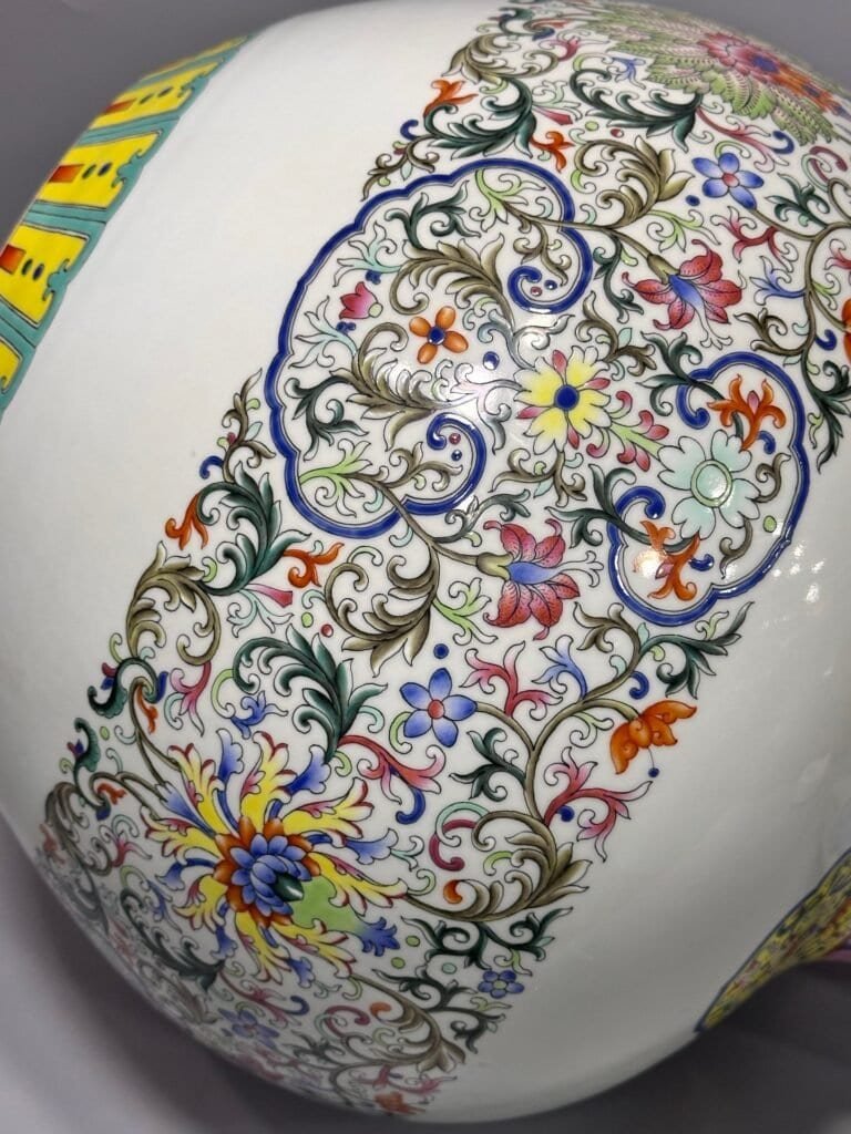 Qing Dynasty Qianlong an enamel-colored lucky celestial sphere vase