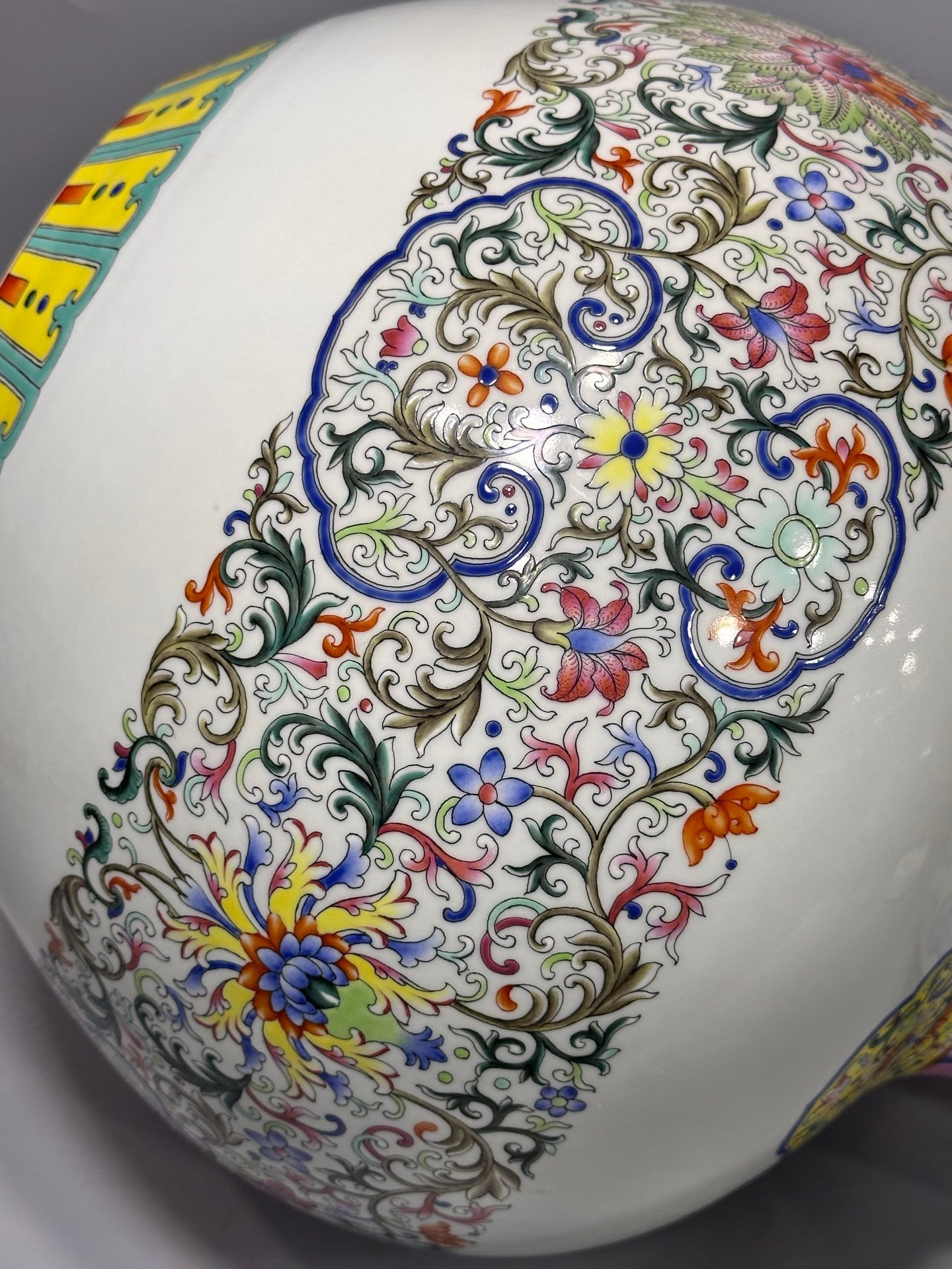 Qing Dynasty Qianlong an enamel-colored lucky celestial sphere vase