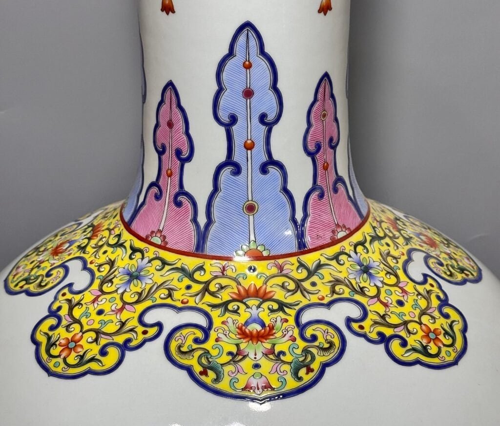 Qing Dynasty Qianlong an enamel-colored lucky celestial sphere vase
