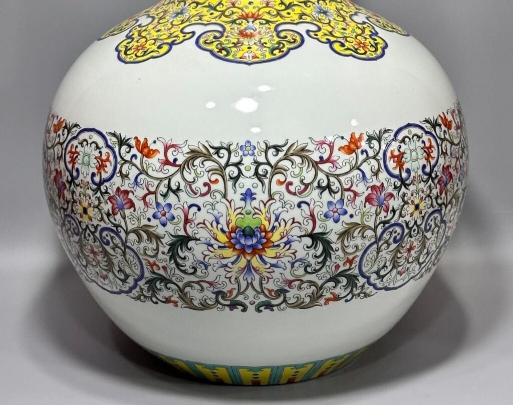 Qing Dynasty Qianlong an enamel-colored lucky celestial sphere vase