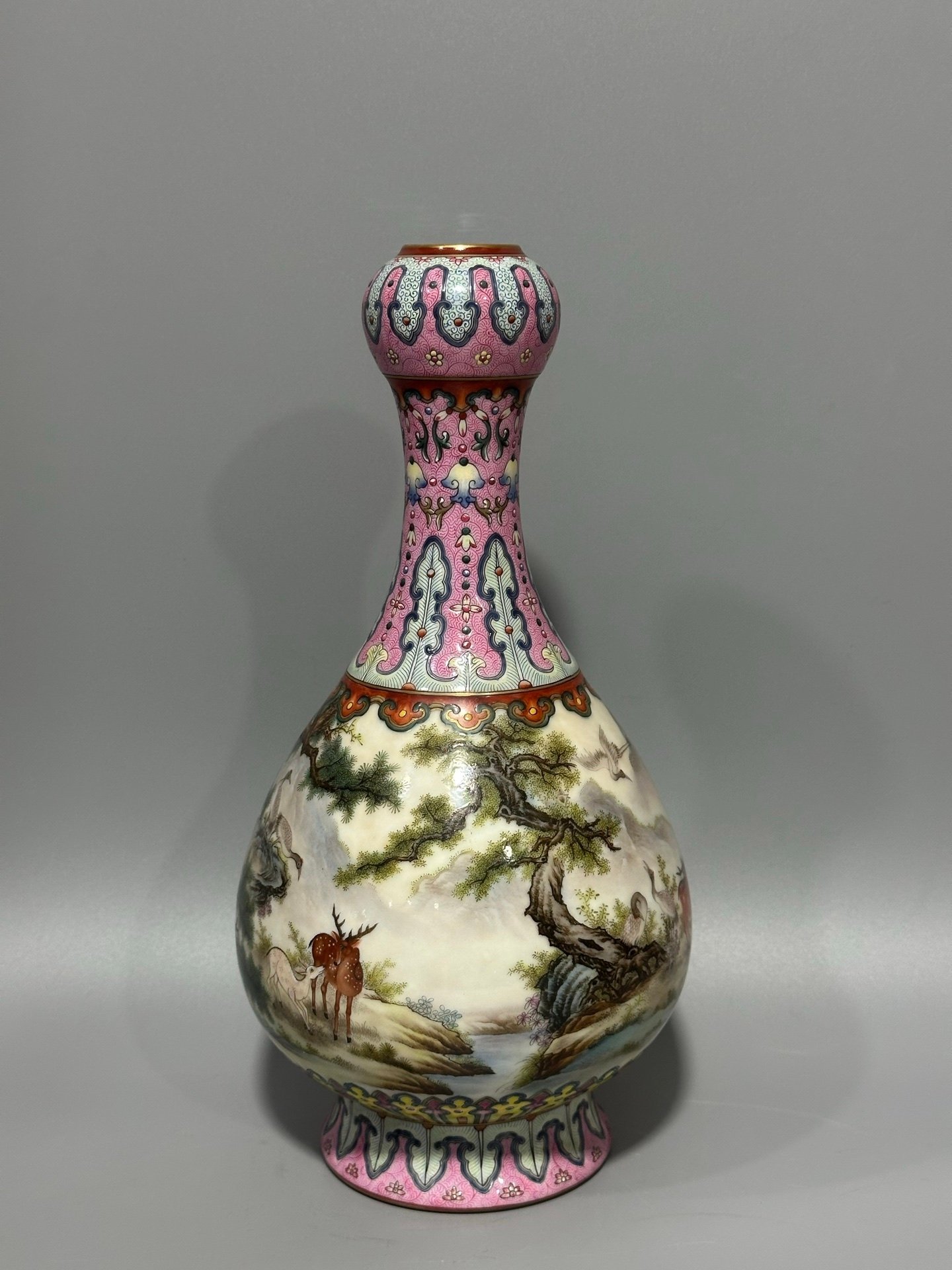 Qing Dynasty Qianlong an enamel-colored garlic vase