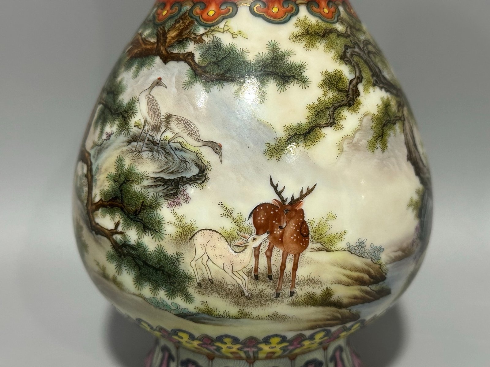 Qing Dynasty Qianlong an enamel-colored garlic vase