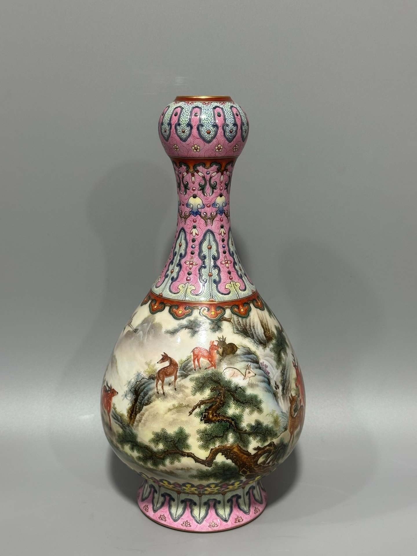 Qing Dynasty Qianlong an enamel-colored garlic vase