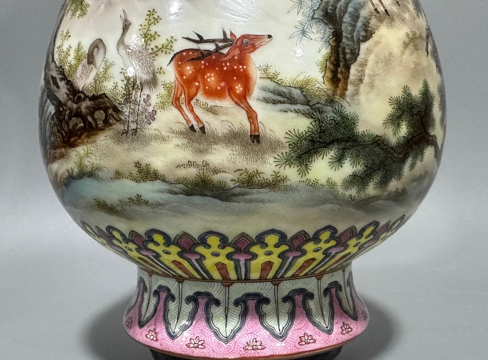 Qing Dynasty Qianlong an enamel-colored garlic vase