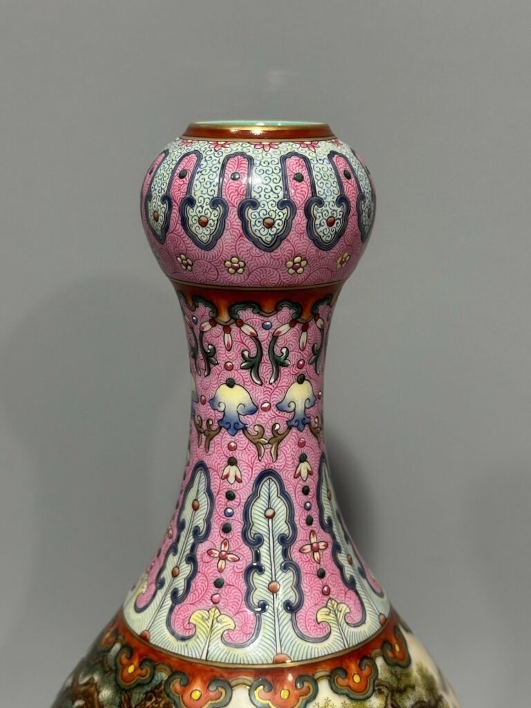 Qing Dynasty Qianlong an enamel-colored garlic vase