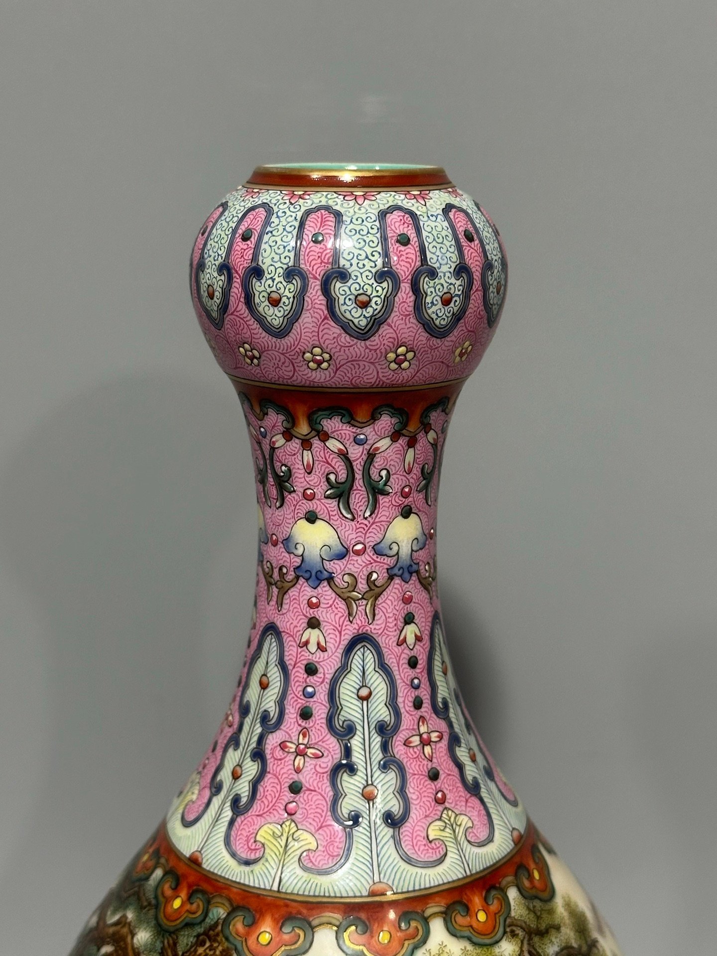 Qing Dynasty Qianlong an enamel-colored garlic vase