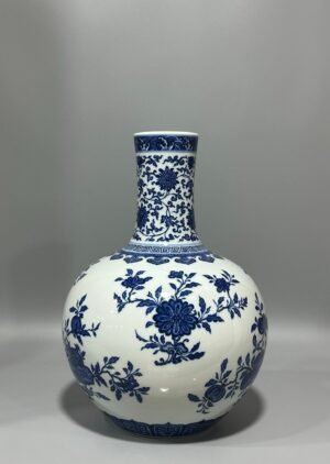 Qing Dynasty Qianlong blue and white three-fruit celestial sphere vase