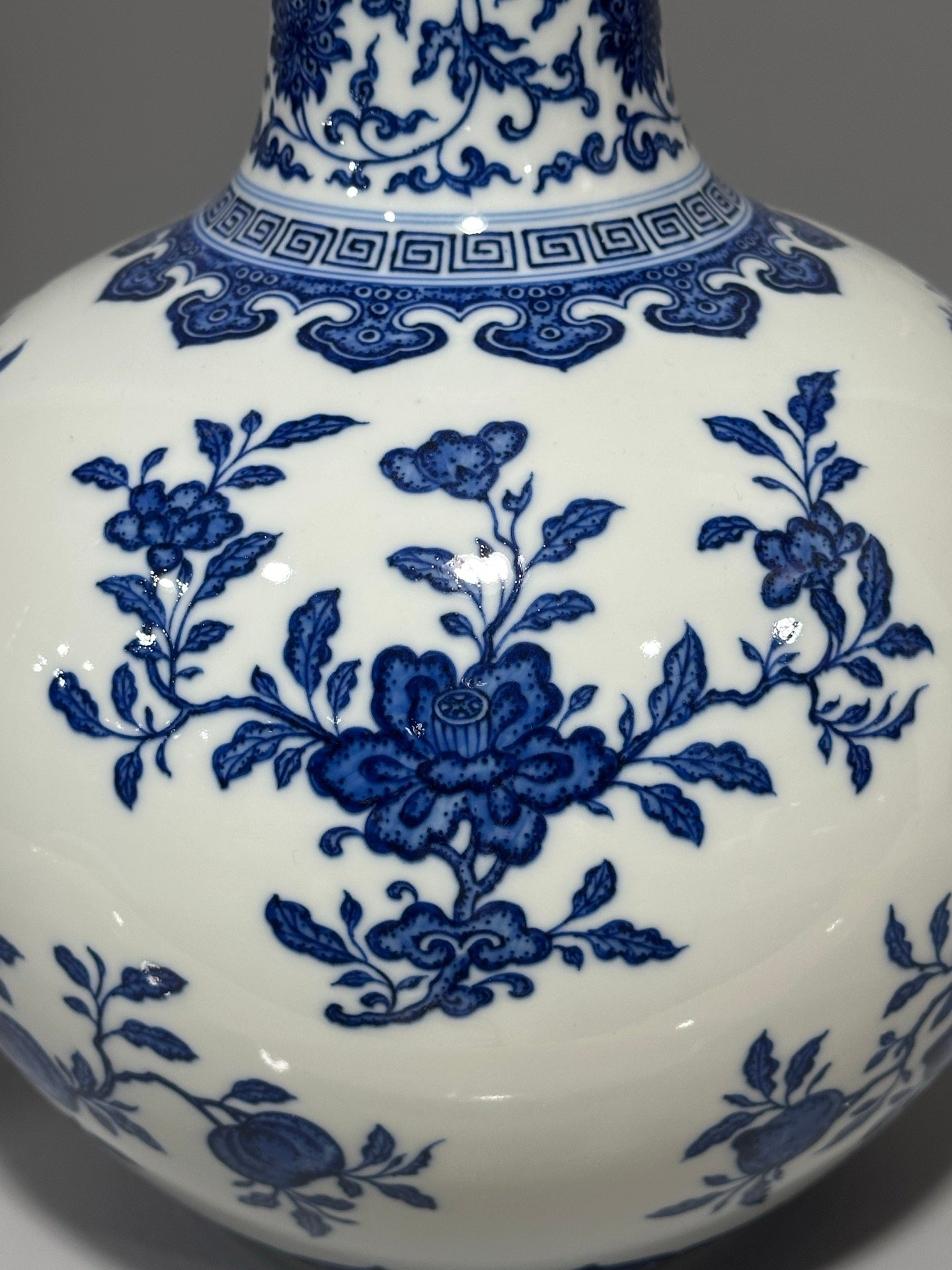 Qing Dynasty Qianlong blue and white three-fruit celestial sphere vase