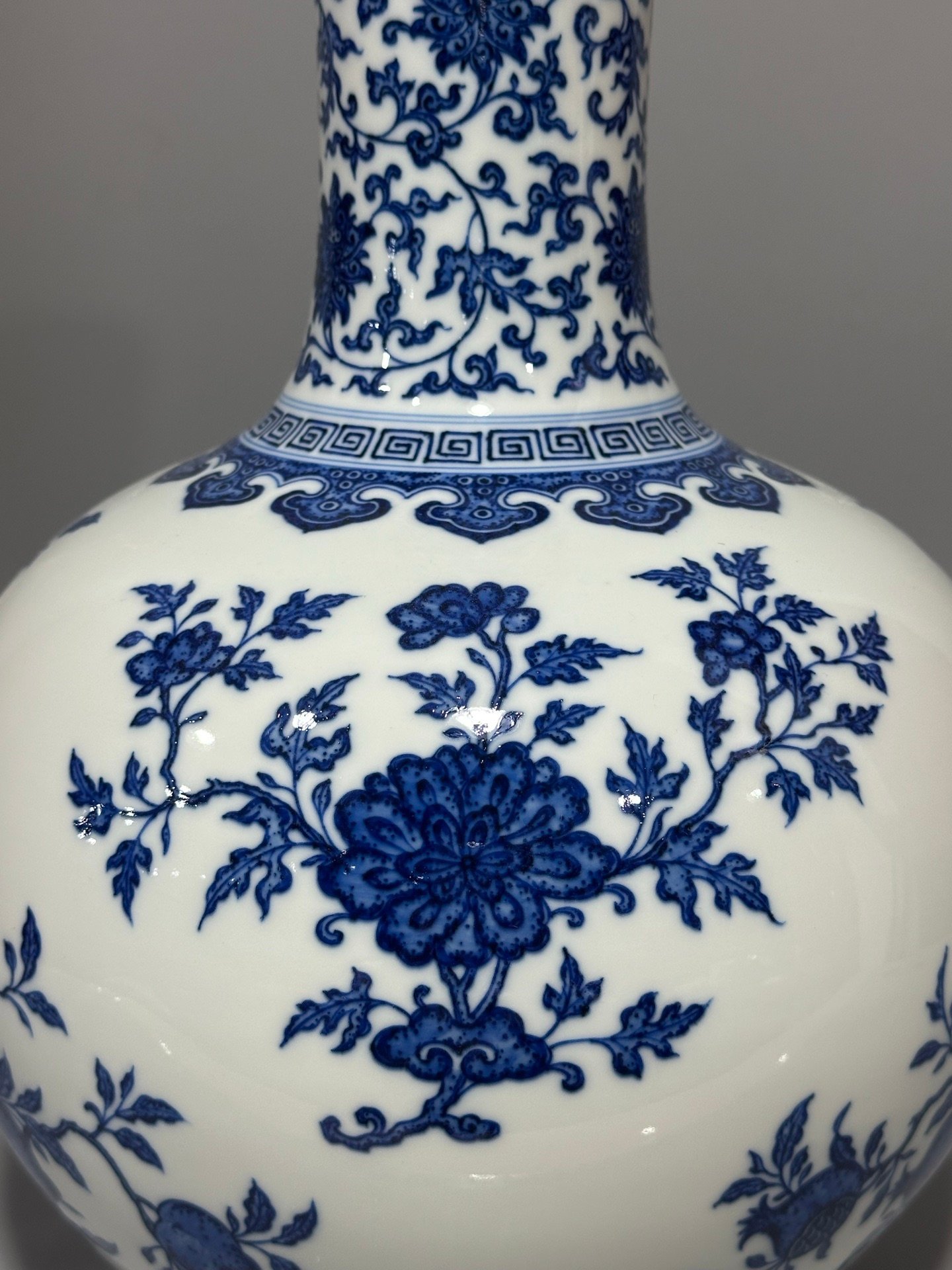 Qing Dynasty Qianlong blue and white three-fruit celestial sphere vase