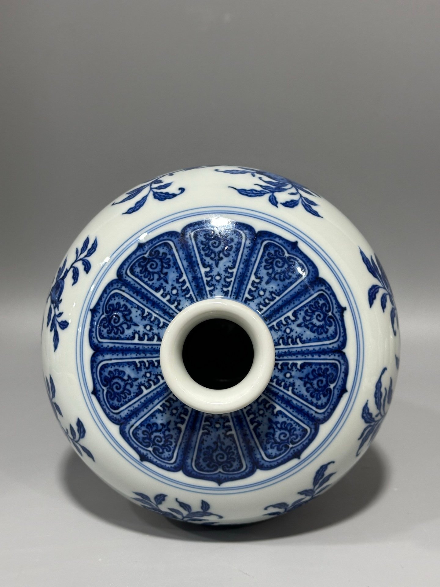 Qing Dynasty Qianlong blue and white plum vase