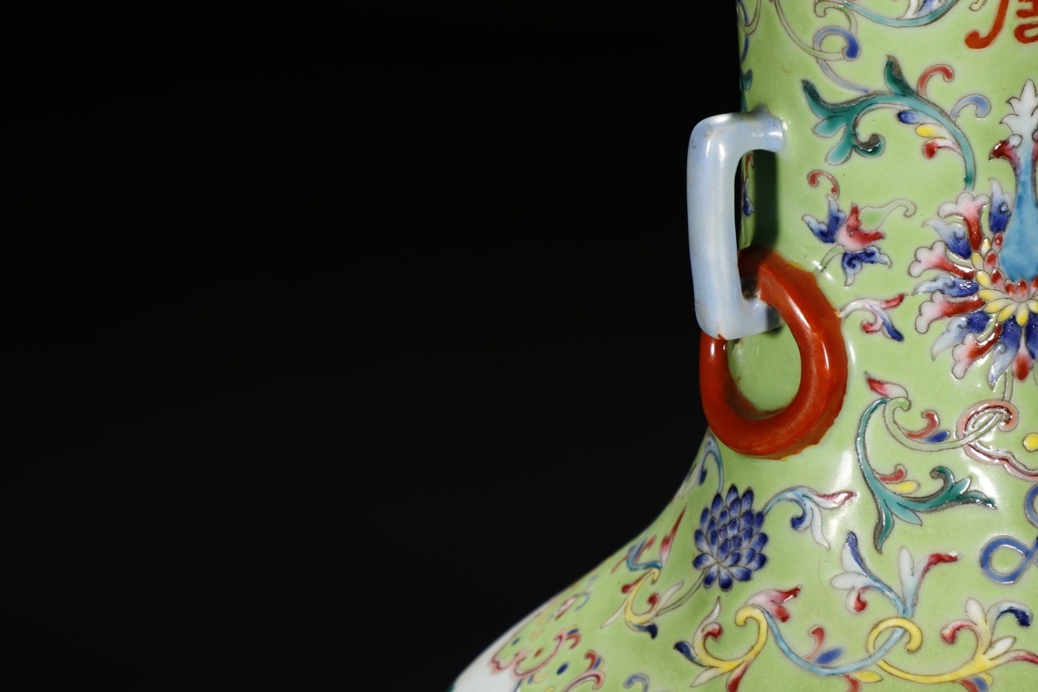 Qing Dynasty Qianlong Greenland pastel double-eared bottle